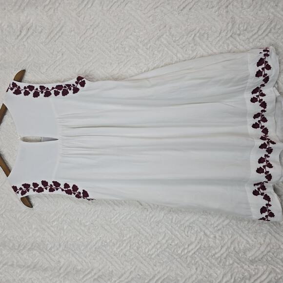 Lucky Brand Hanna shift White Dress with Burgundy Floral Embroidery, Size M - Picture 6 of 9